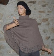 Poncho tricoté en pur alpaga